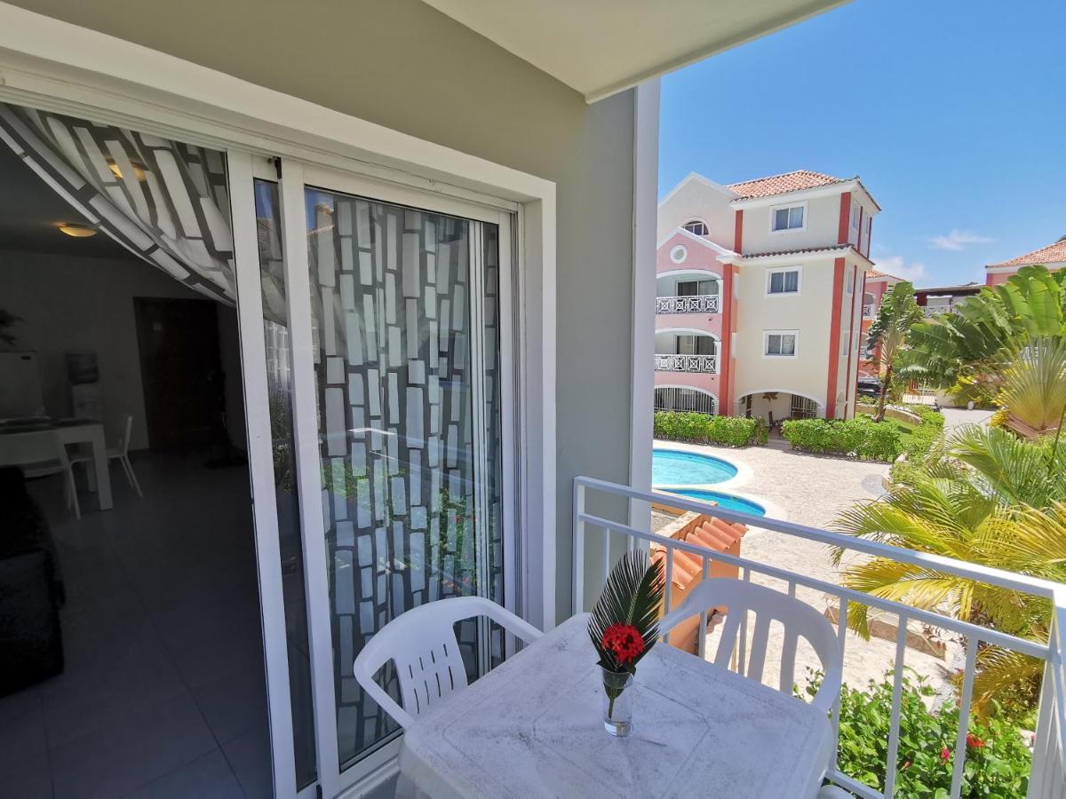 Tropicana Suites Deluxe Beach Club And Pool - Playa Los Corales Пунта-Кана Экстерьер фото